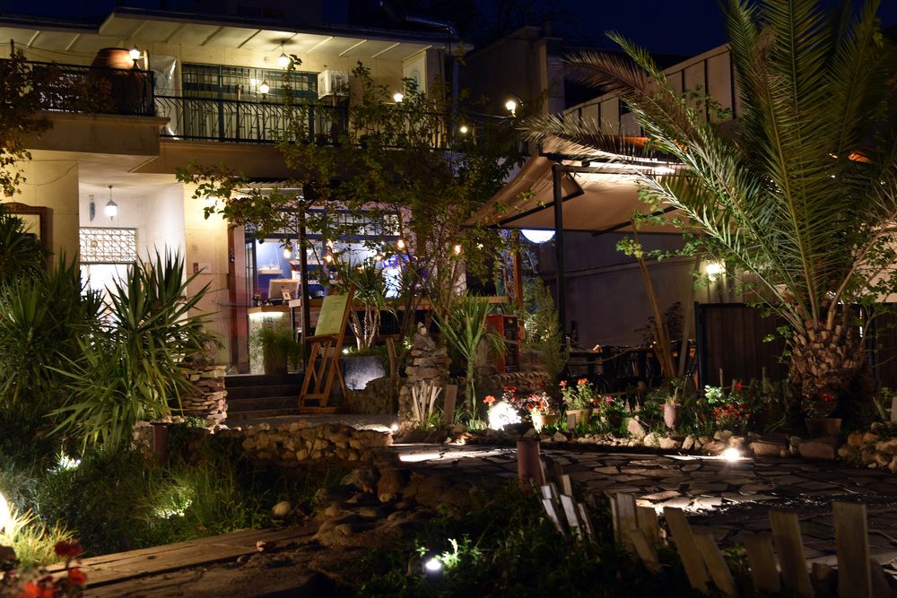 Sarv-e-Naz gallery garden set up for Farsi lessons